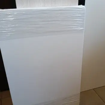 Parapet z mdf-u wilgociouodpornionego 35cm x 55,6 cm grubość 3 cm W105